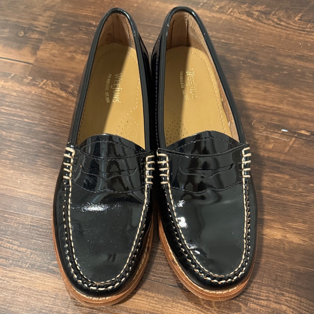 Weejuns Black Patent Leather Loafers sz 6